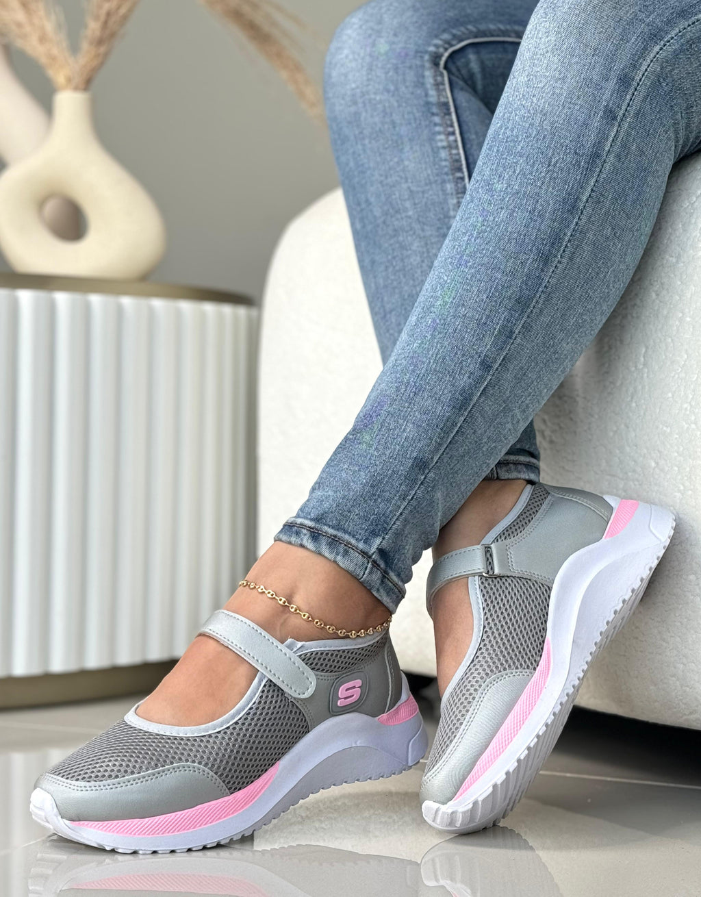 Gray helmet for bikers