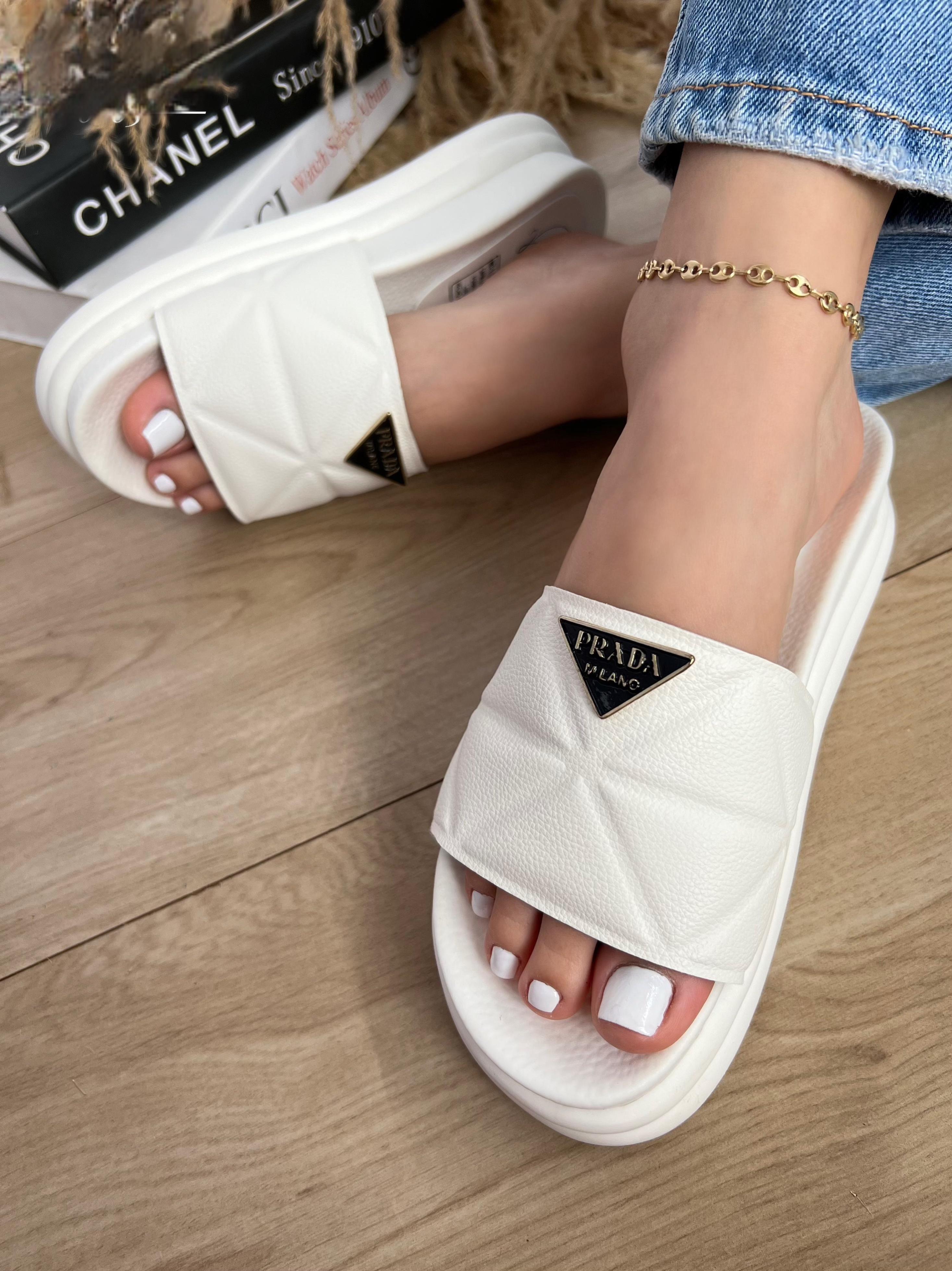 CONFORTABLE SANDALIA PRADA